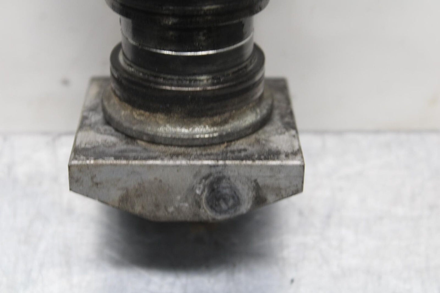 1999 Suzuki GSXR600 REAR AXLE BACK WHEEL RIM PIVOT BOLT AXEL BB580