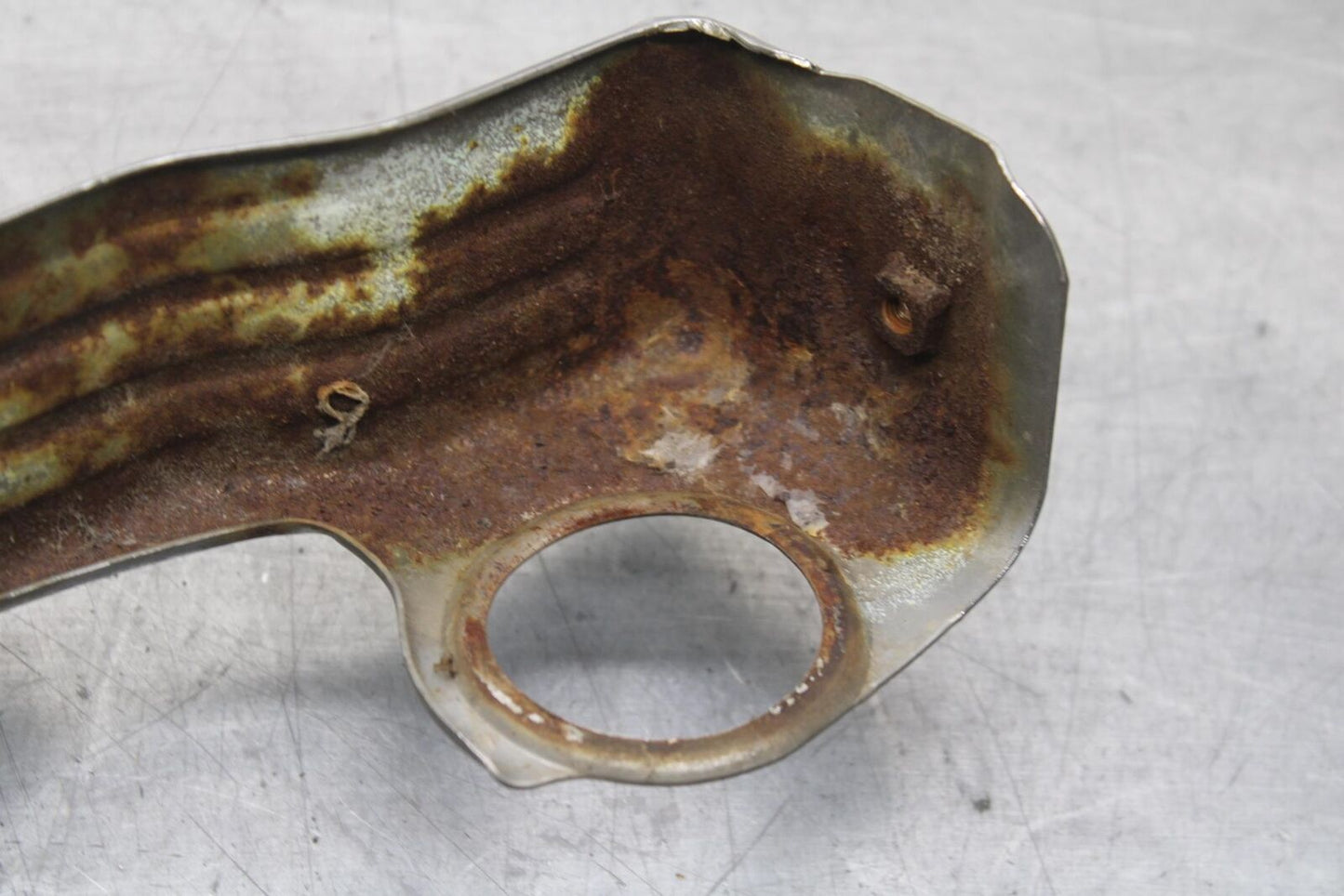 80-83 SUZUKI GS750E LOWER TRIPLE STEM COVER TRIM BB82