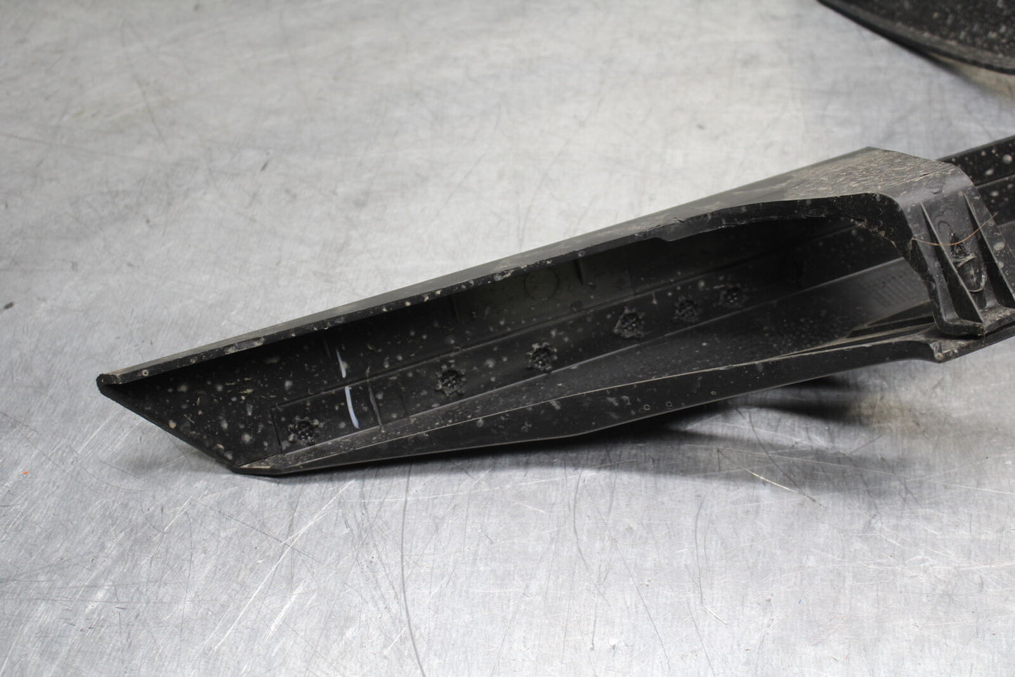 17-24 KTM 390 DUKE REAR BACK WHEEL TIRE HUGGER FENDER BB734