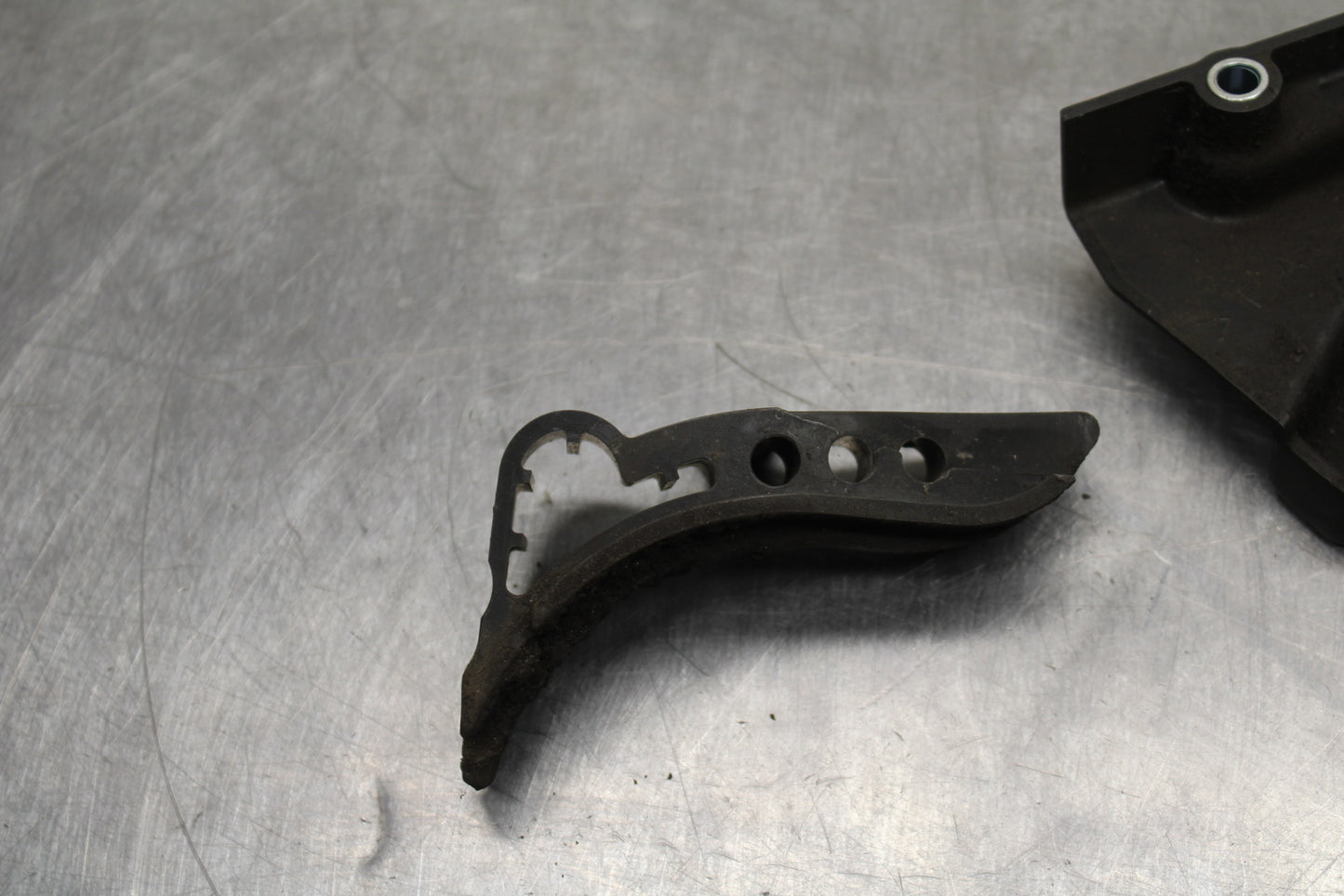 03-05 YAMAHA YZF R6 ENGINE SPROCKET COVER BB132
