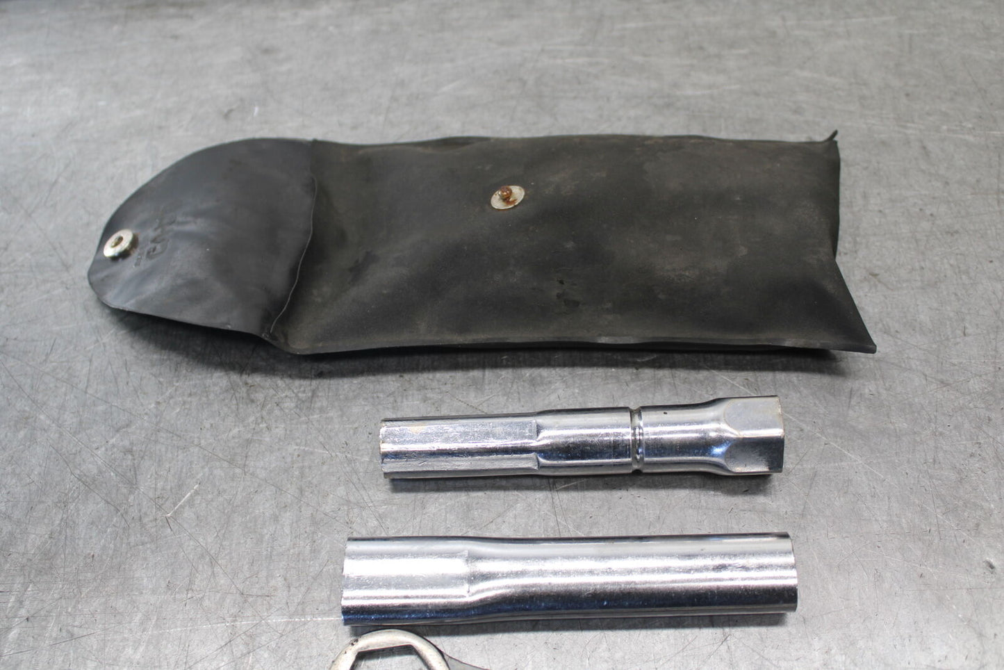 85-86 SUZUKI MADURA 1200 STOCK TOOLS OEM TOOL BAG KIT SET BB691