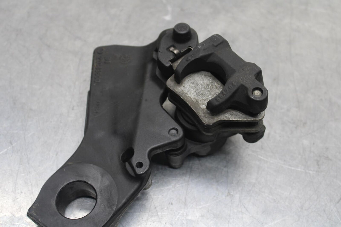 20-23 BMW F900R REAR BACK BRAKE CALIPER W MOUNT BRACKET BB603