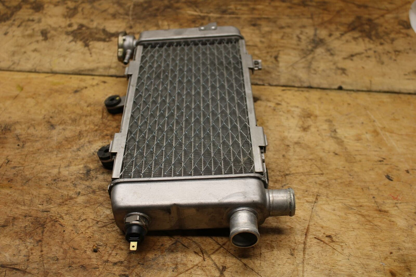 98-05 HONDA SUPER HAWK 1000 VTR1000F LEFT ENGINE RADIATOR MOTOR COOLER BB341