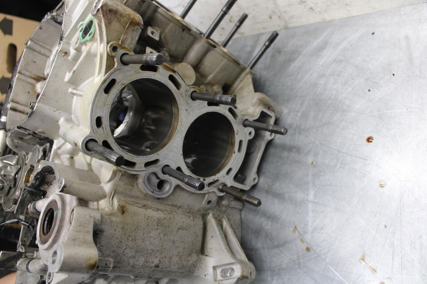 2010 Aprilia RSV1000R ENGINE MOTOR CRANKCASE CRANK CASES BLOCK BB513