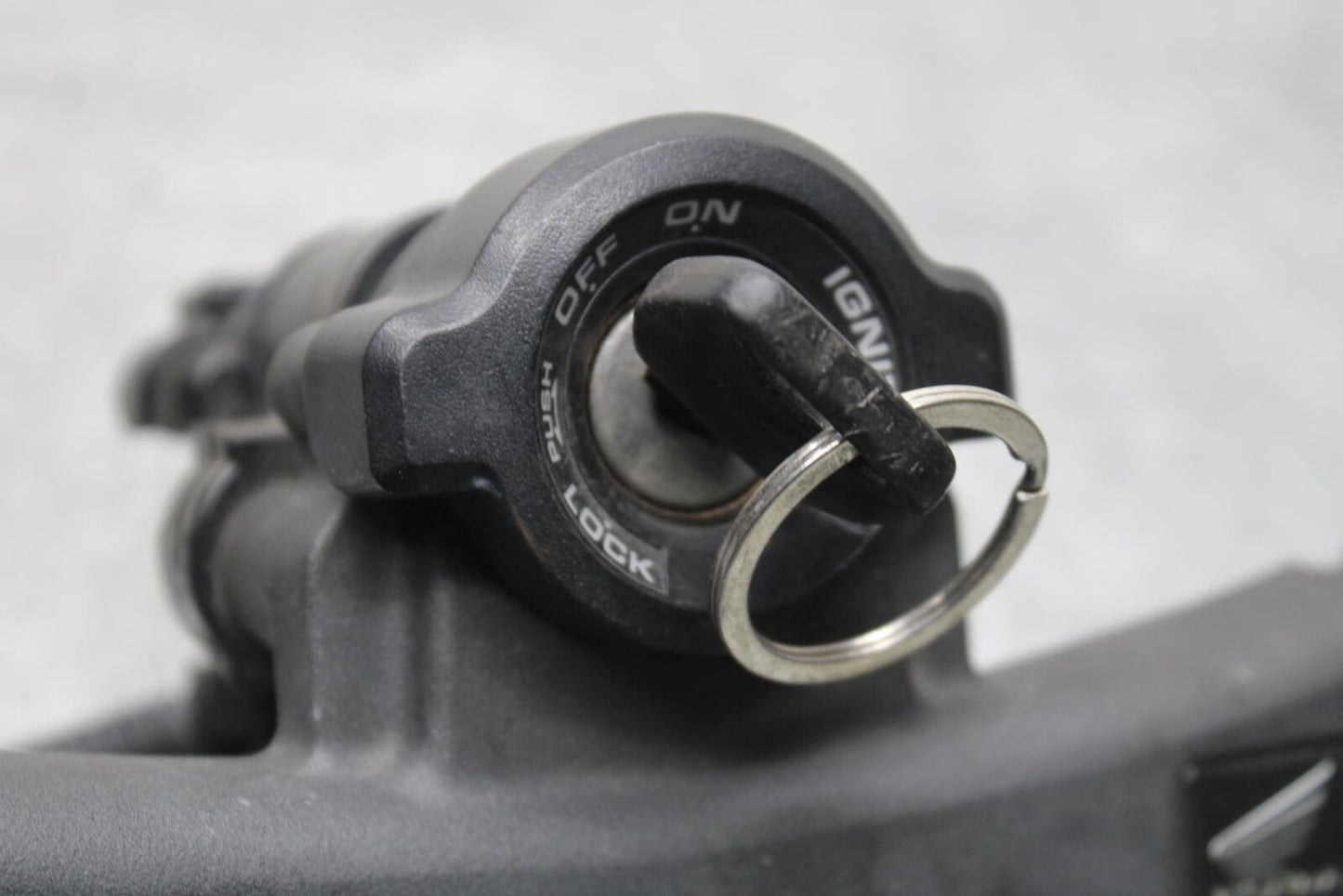 01-06 HONDA CBR600F4I IGNITION LOCK W KEY 35100-MBW-A11 BB626