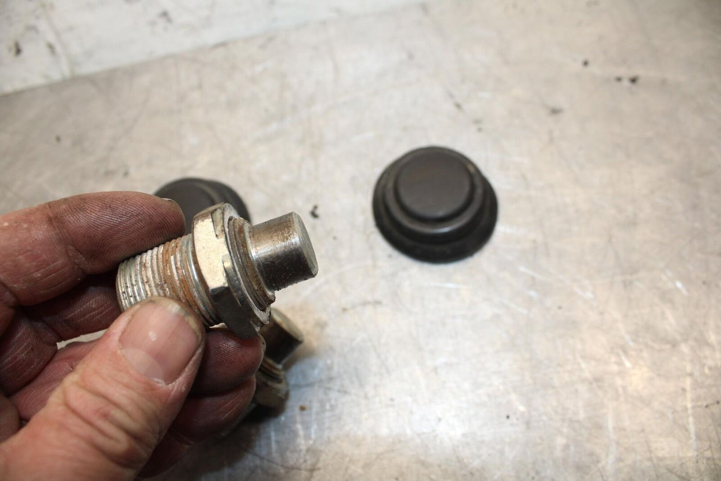 82-83 SUZUKI GS1100GL REAR BACK SWINGARM BOLT CAP COVER BB30