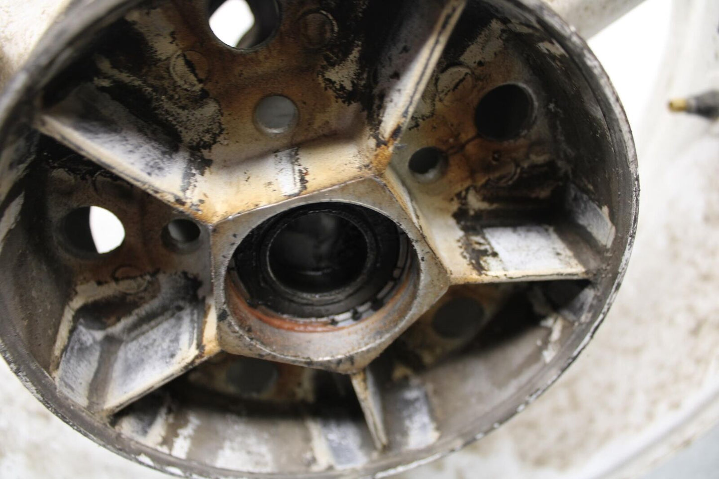 2001 Suzuki GSXR600 REAR WHEEL RIM ROTOR BB59