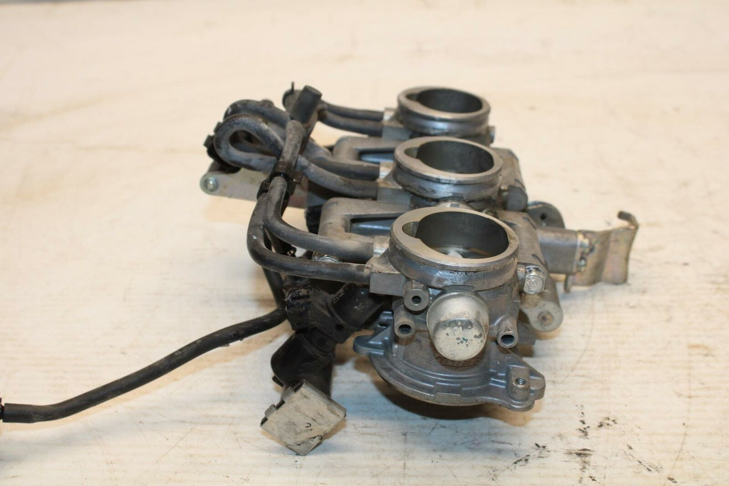 07-16 TRIUMPH STREET TRIPLE MAIN FUEL INJECTORS / THROTTLE BODIES BB356