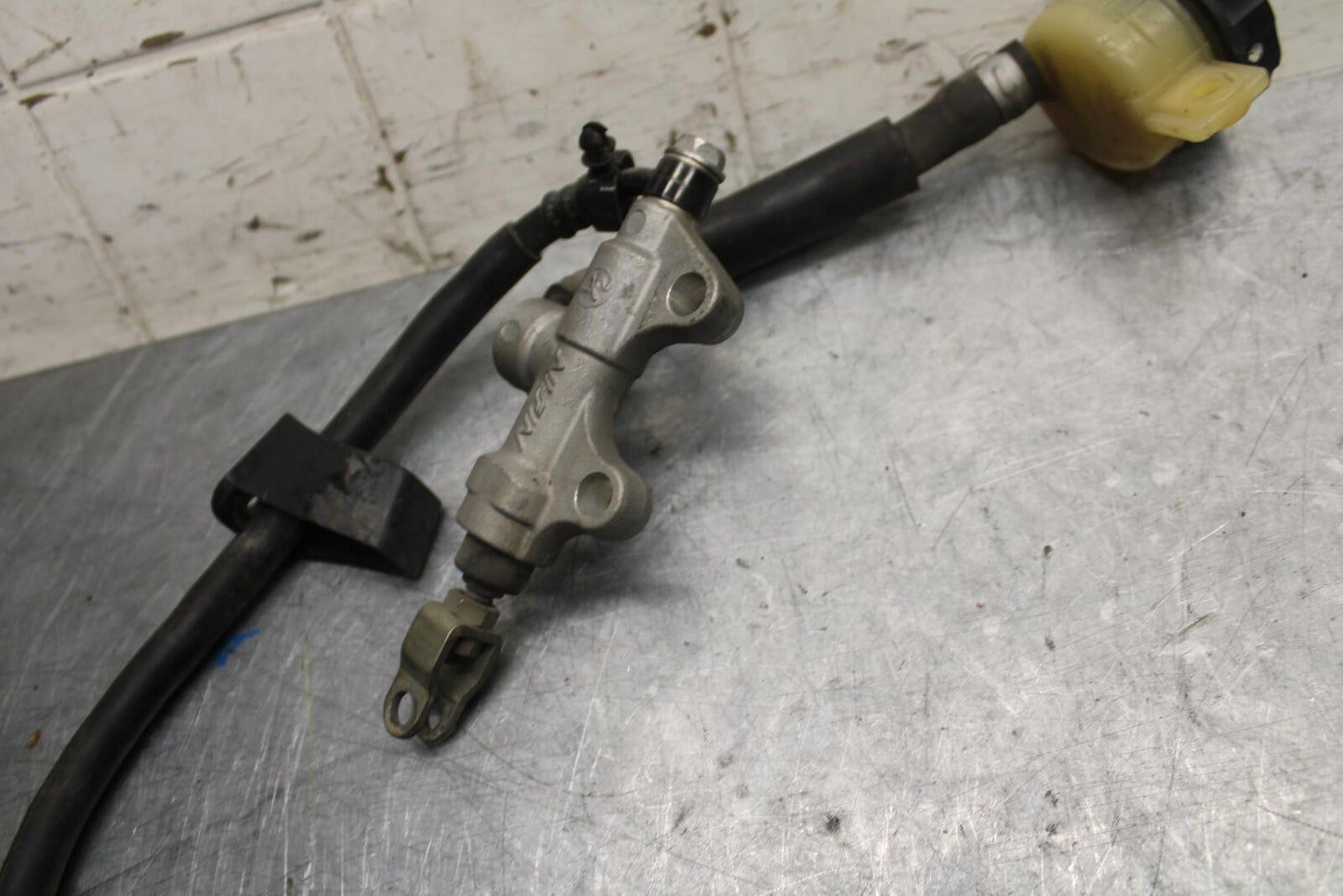 2004 Kawasaki Ninja ZX6RR ZX600M REAR BRAKE MASTER CYLINDER W RESERVOIR BB43