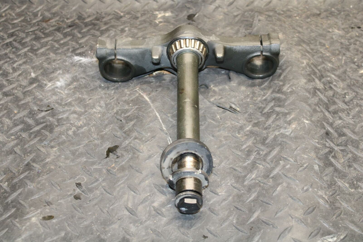 86 SUZUKI GS750ES FRONT FORKS CLAMP LOWER TRIPLE TREE STEM BB233