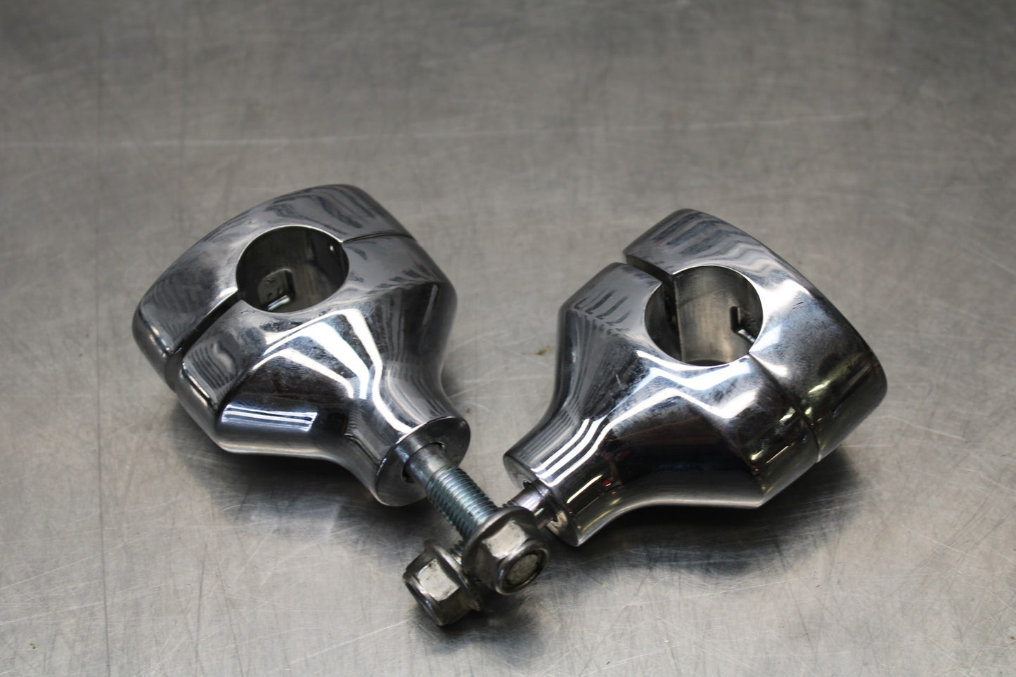 08 KAWASAKI VULCAN 900 HANDLEBAR RISERS BB184