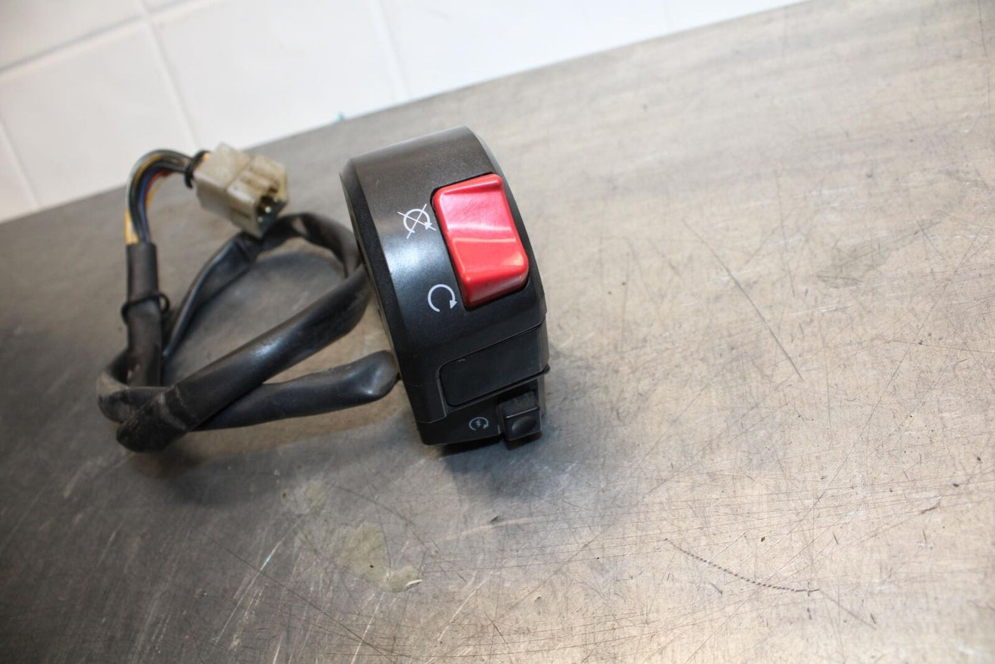07-11 KTM 990 SUPER DUKE RIGHT CLIP ON HANDLE KILL OFF START SWITCH BB578