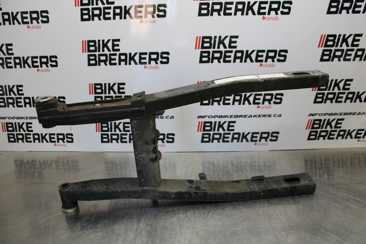 09-15 YAMAHA FZ6R REAR SWINGARM BACK SUSPENSION SWING ARM BB161