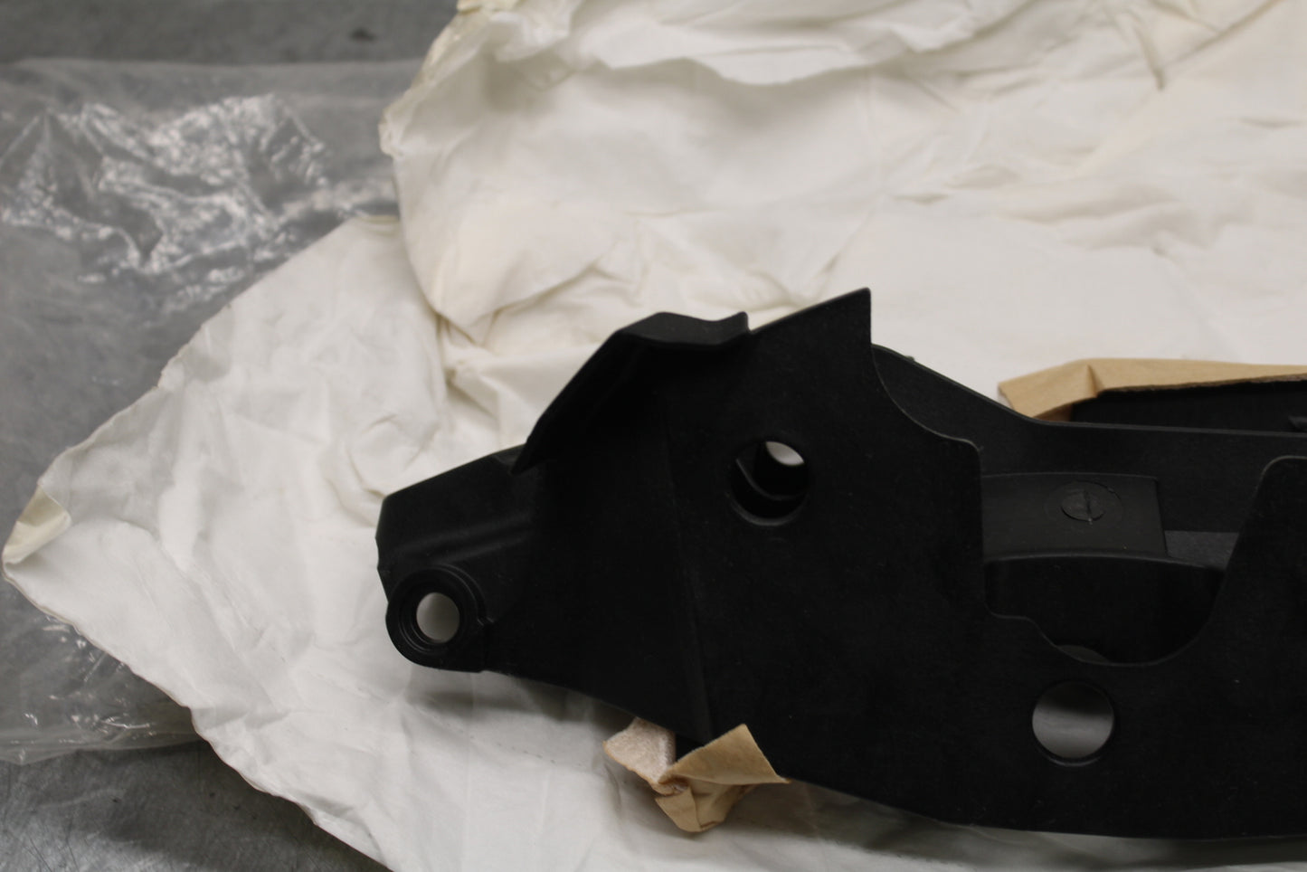 19-23 KAWASAKI NINJA ZX6R UPPER FAIRING MIRROR GAUGES STAY BRACKET BB749