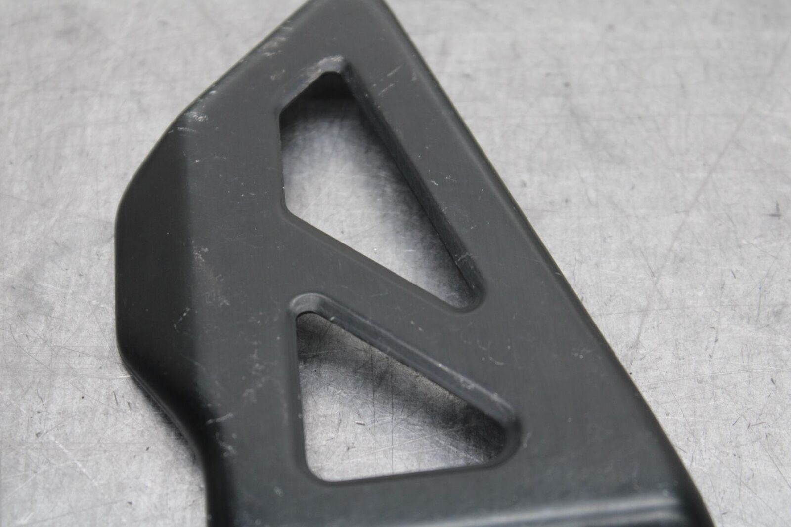 01-03 SUZUKI GSXR600 RIGHT SIDE HEEL GUARD BB639