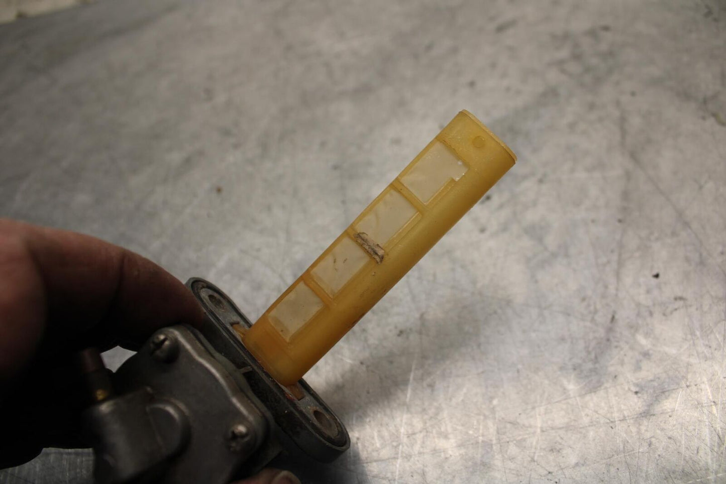 1984 Suzuki GS1150EF FUEL GAS TANK PETCOCK SHUT ON OFF VALVE BB29
