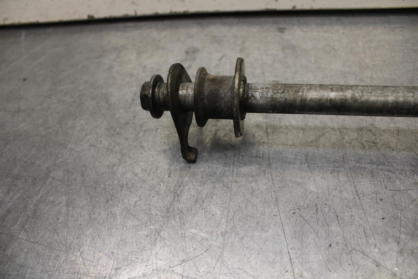 04-09 SUZUKI GS 500 FH GS500F REAR AXLE BACK WHEEL RIM PIVOT BOLT AXEL BB97