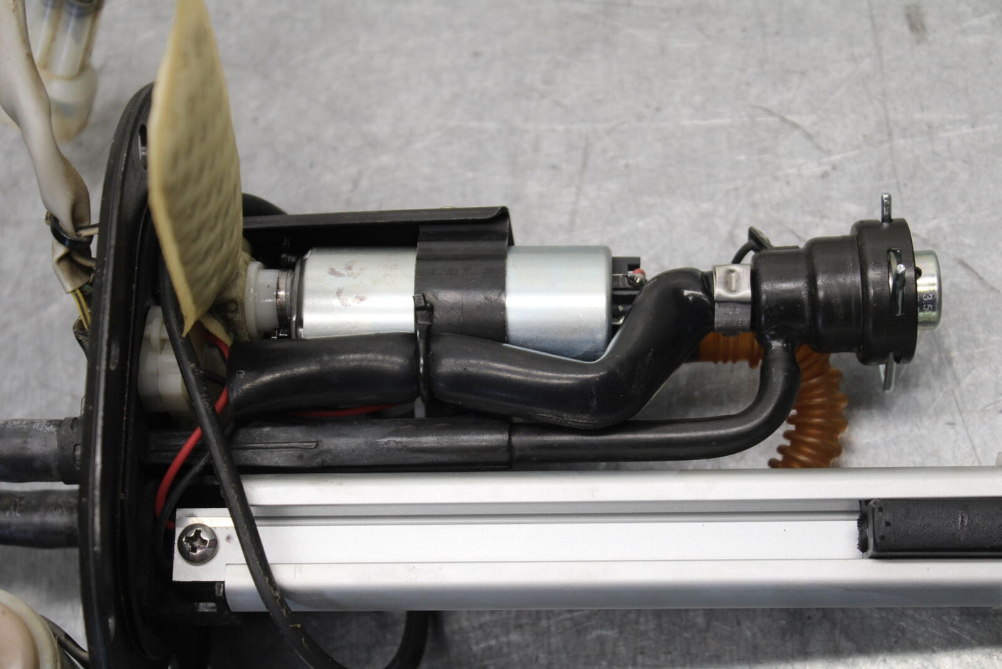 16-24 KTM 390 RC FUEL PUMP GAS PETROL SENDER UNIT BB648