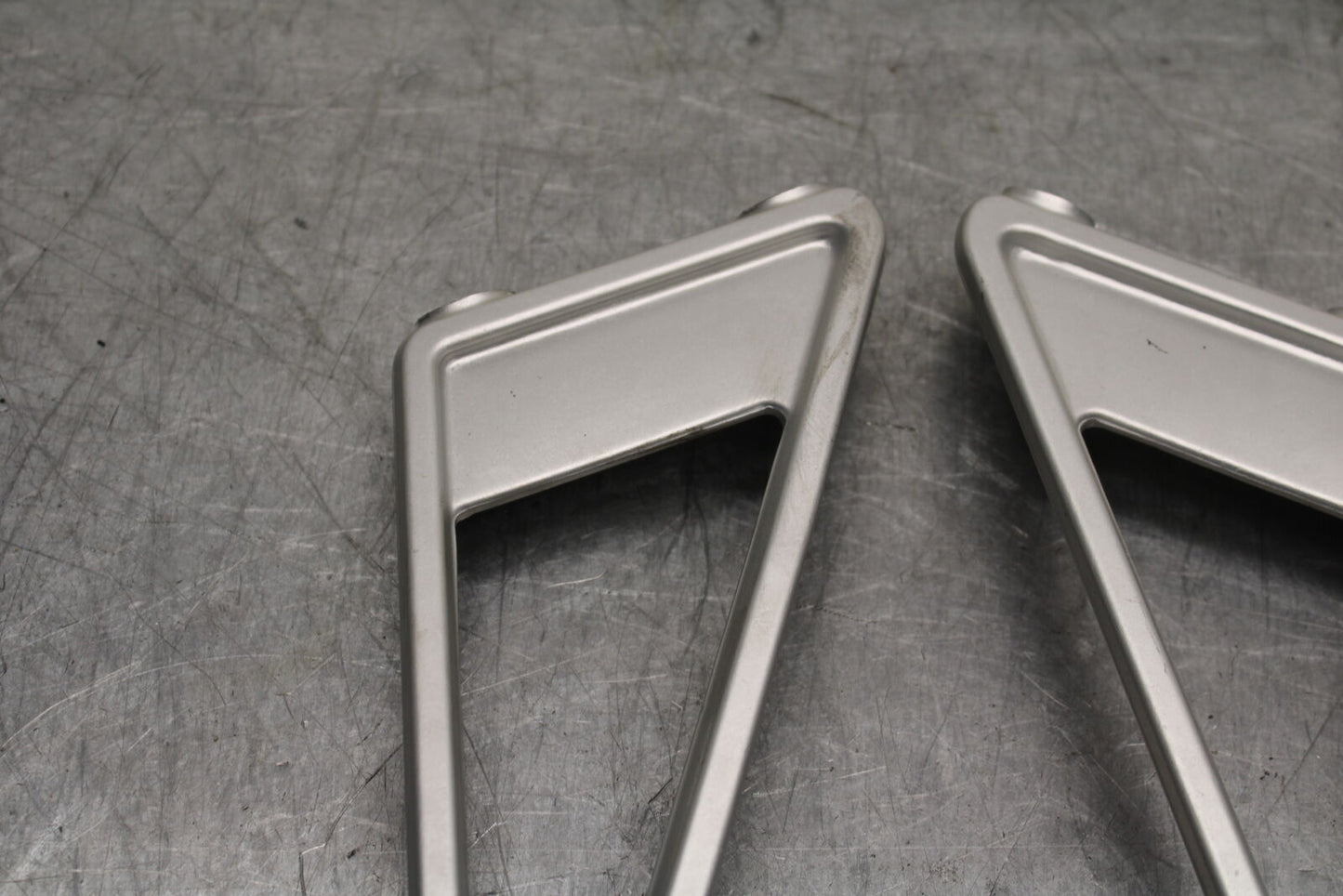 21-24 APRILIA TUONO 660 FACTORY REAR BACK PASSENGER PEG SET PAIR BB733