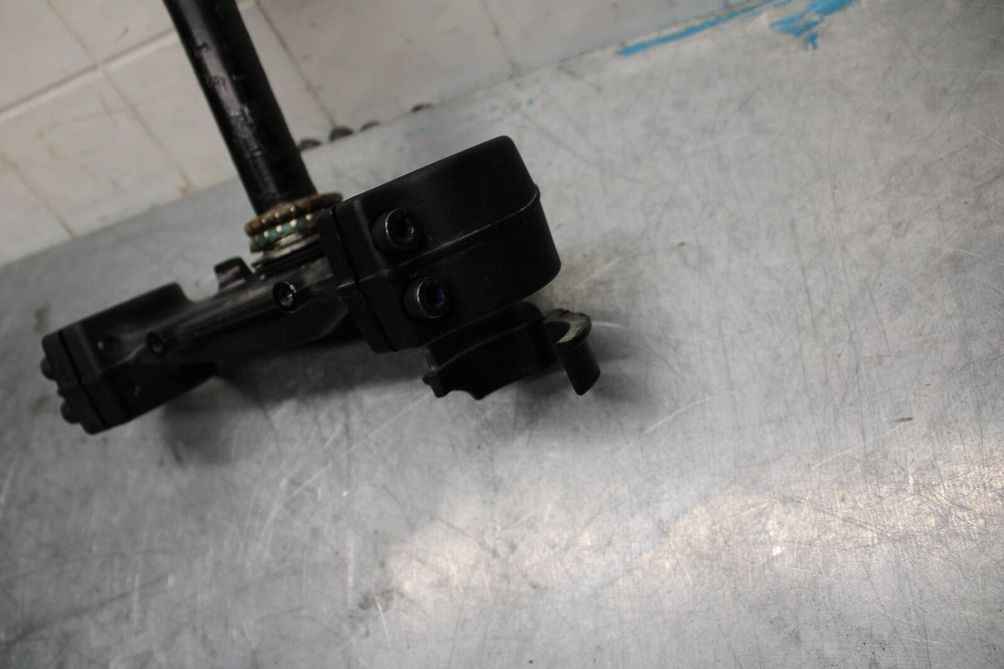 18 KTM RC 390 FRONT FORKS CLAMP LOWER TRIPLE TREE STEM BB442