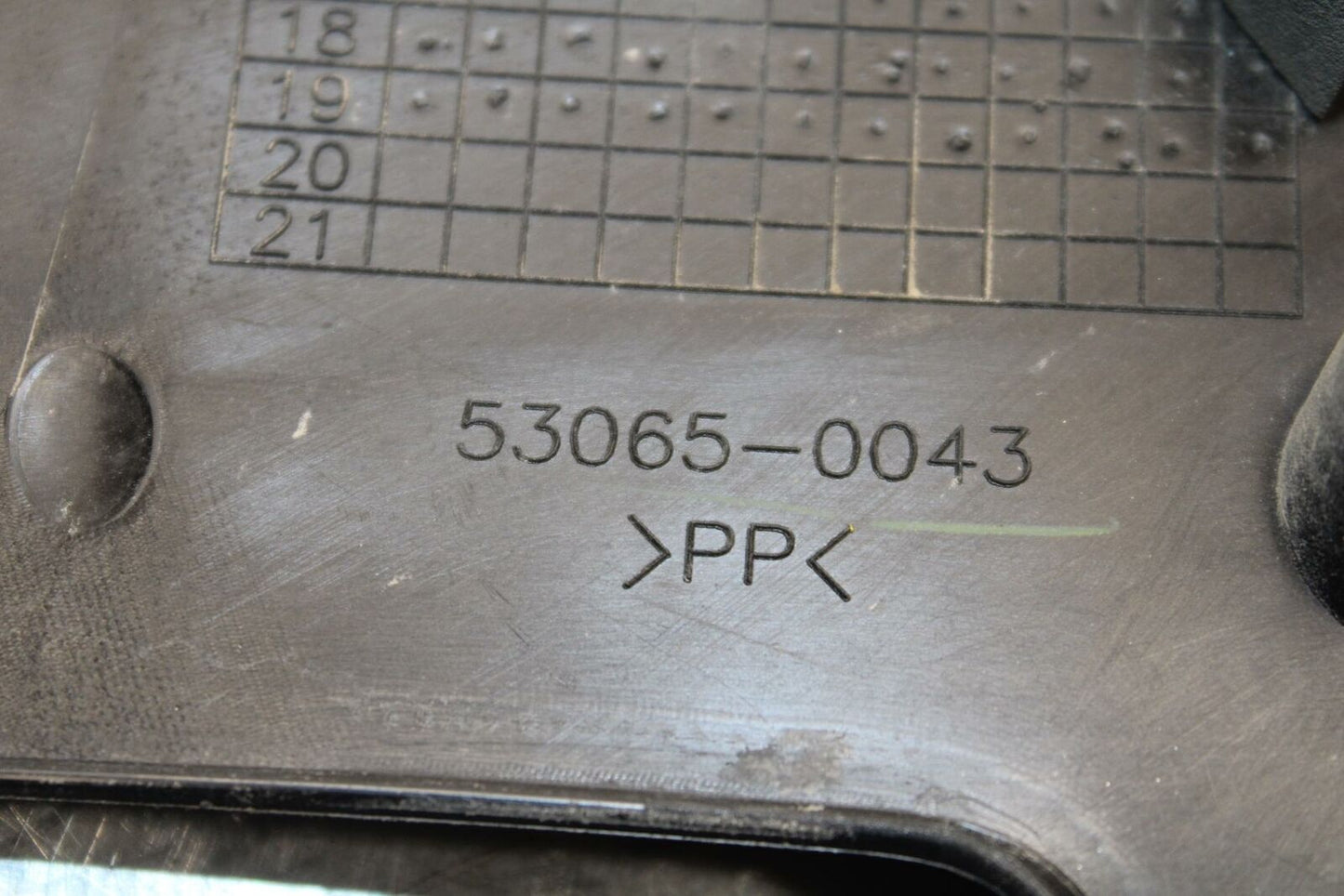 18-22 KAWASAKI NINJA 400 EX400 ABS RIGHT FRONT SIDE SEAT SADDLE PANEL TRIM BB416