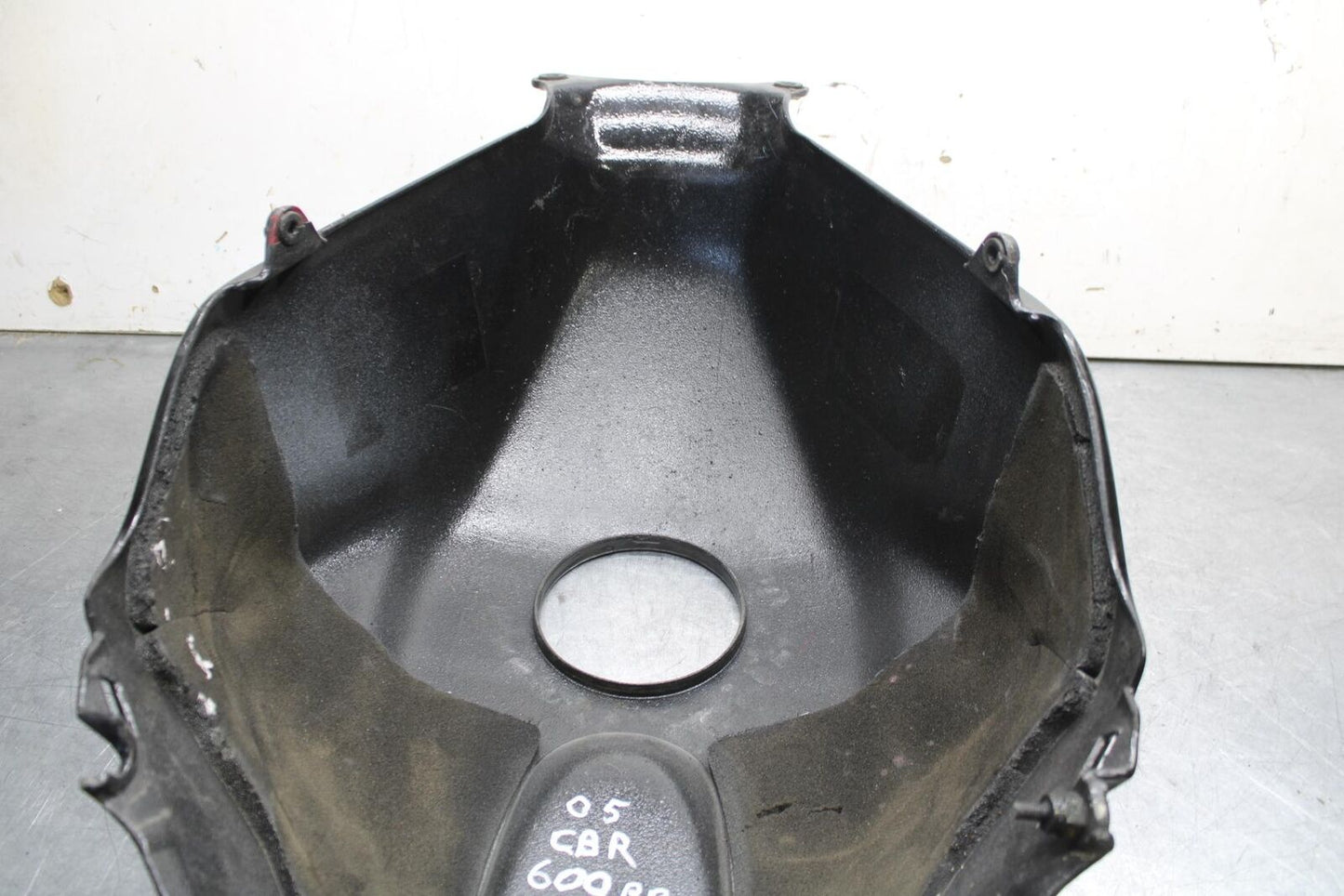 05-06 HONDA CBR600RR GAS TANK FUEL CELL COVER FAIRING COWL BB636