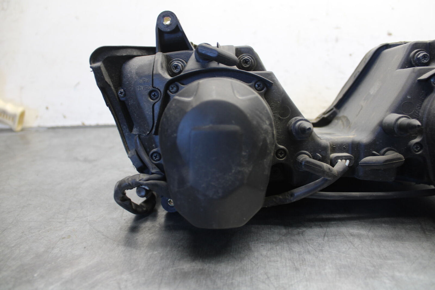 07-08 TRIUMPH DAYTONA 675 FRONT HEADLIGHT HEAD LIGHT LAMP BB685