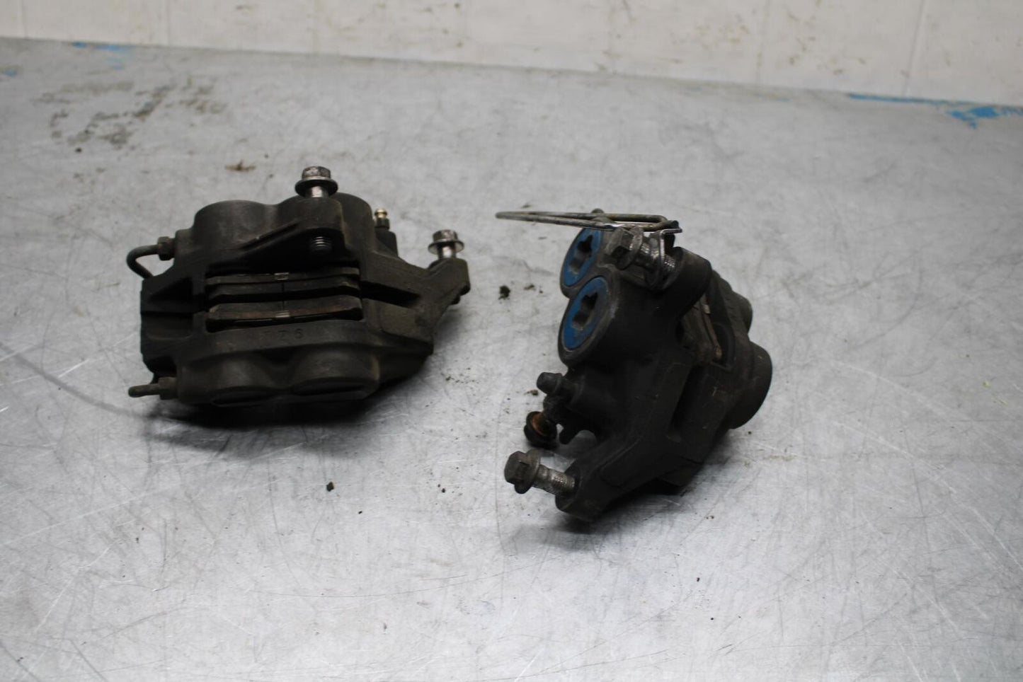 96-07 YAMAHA YZF600R RIGHTLEFT FRONT BRAKE CALIPER SET CALIPERS THUNDERCAT BB427