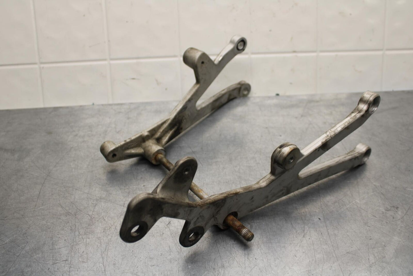 07-11 KTM 990 SUPER DUKE ENGINE MOUNT MOTOR BRACKET BB578