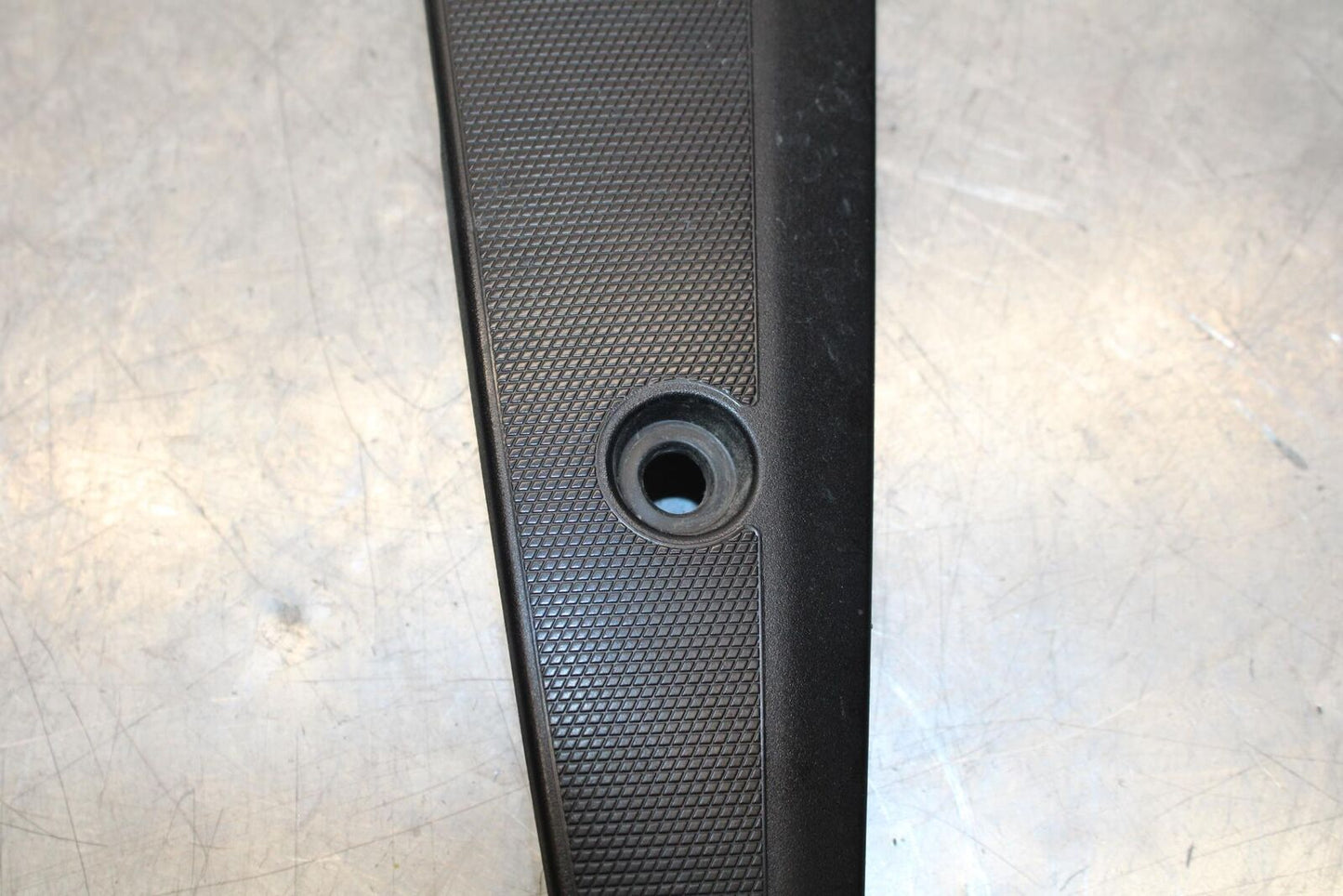 20 SUZUKI GSXR 1000 RIGHT LEFT GAS FUEL TANK PANELS COVERS TRIM SET COWLS BB597