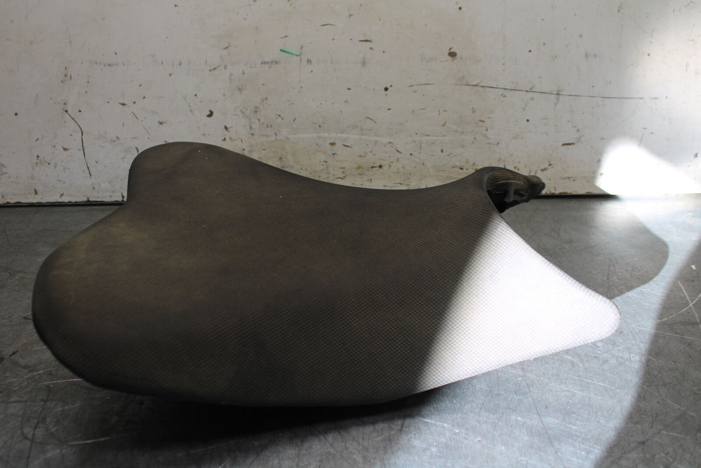 19-22 KAWASAKI Z400 FRONT DRIVERS SEAT PAD SADDLE PILLION BB708