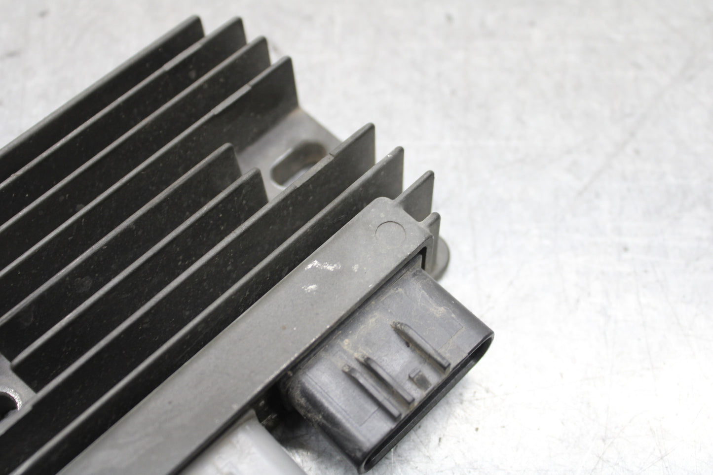 16 KAWASAKI NINJA ZX10R RECTIFIER VOLTAGE REGULATOR 21066-0748 BB650