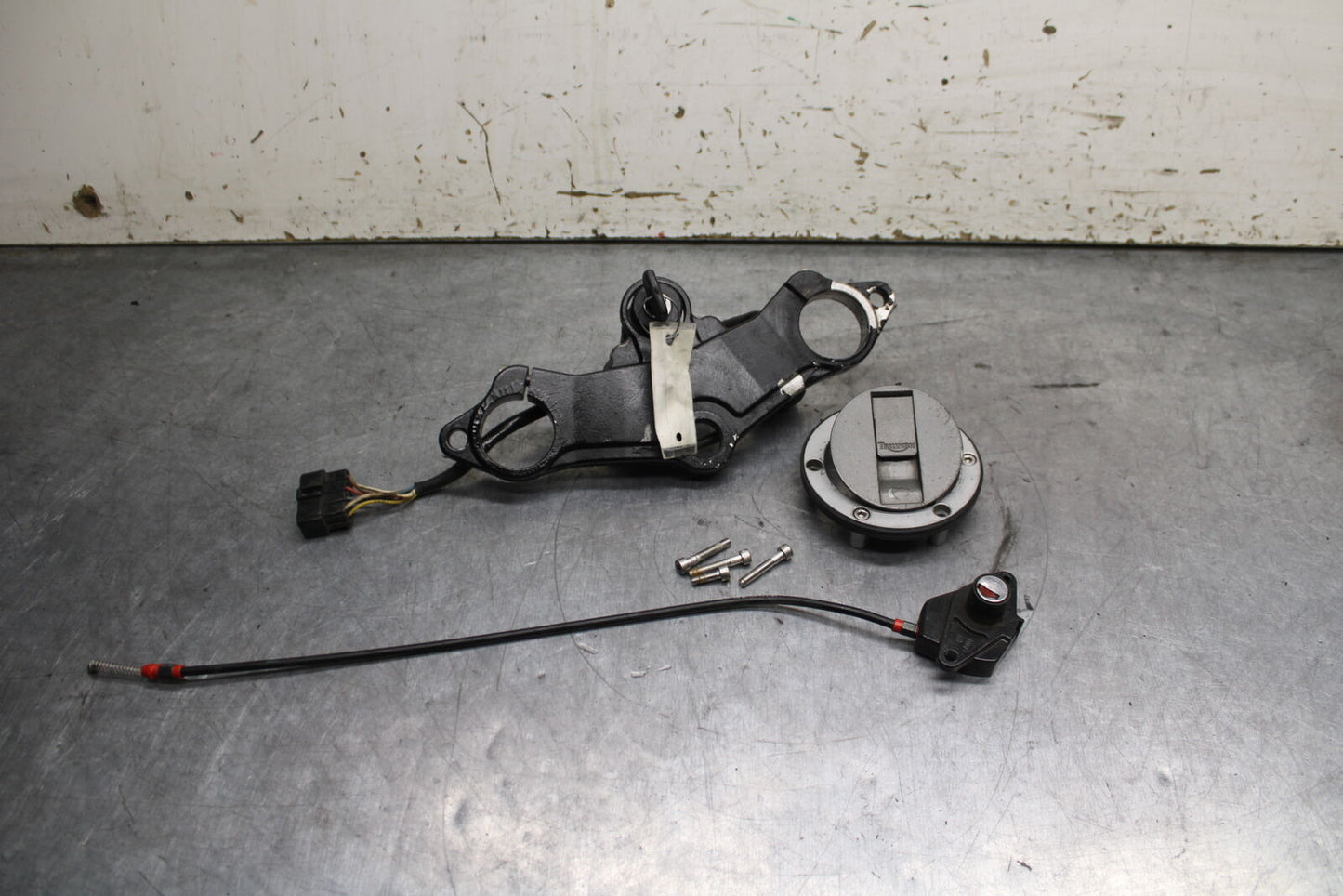 03-04 TRIUMPH DAYTONA 600 IGNITION LOCK KEY SET W/ GAS CAP AND SEAT LOCK BB745