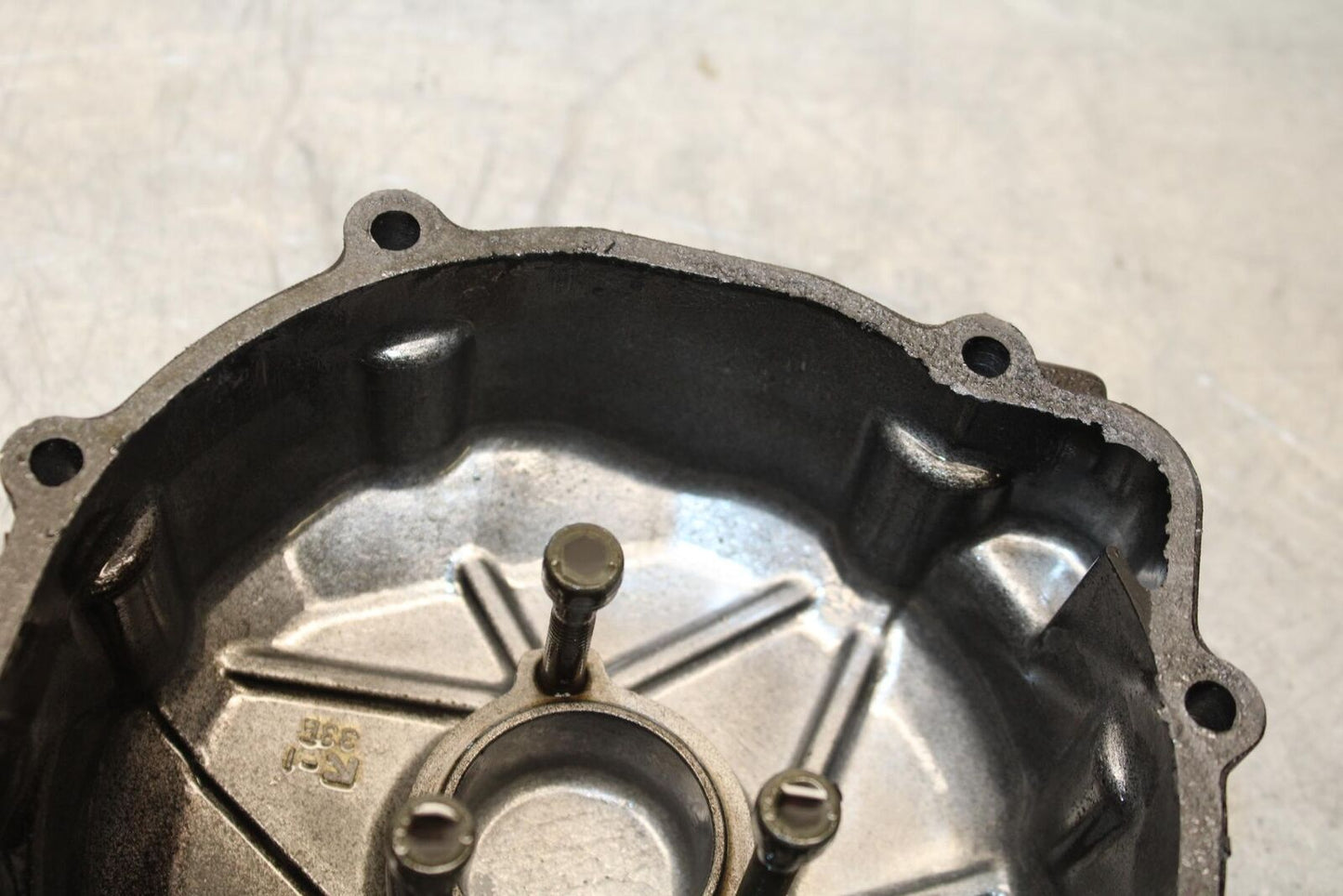 1999 Suzuki GSXR600 STATOR MAGNETO ALTERNATOR GENERATOR COVER 11351-33E01 BB580