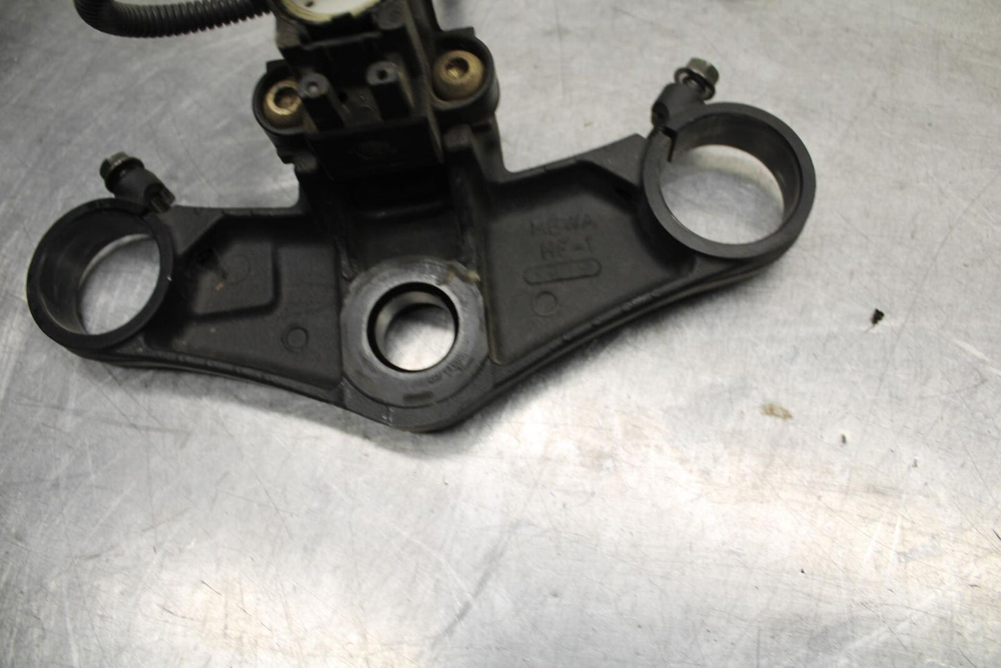 01-06 HONDA CBR600F4I FORKS UPPER TRIPLE TREE CLAMP 53300-MBW-H90 BB606