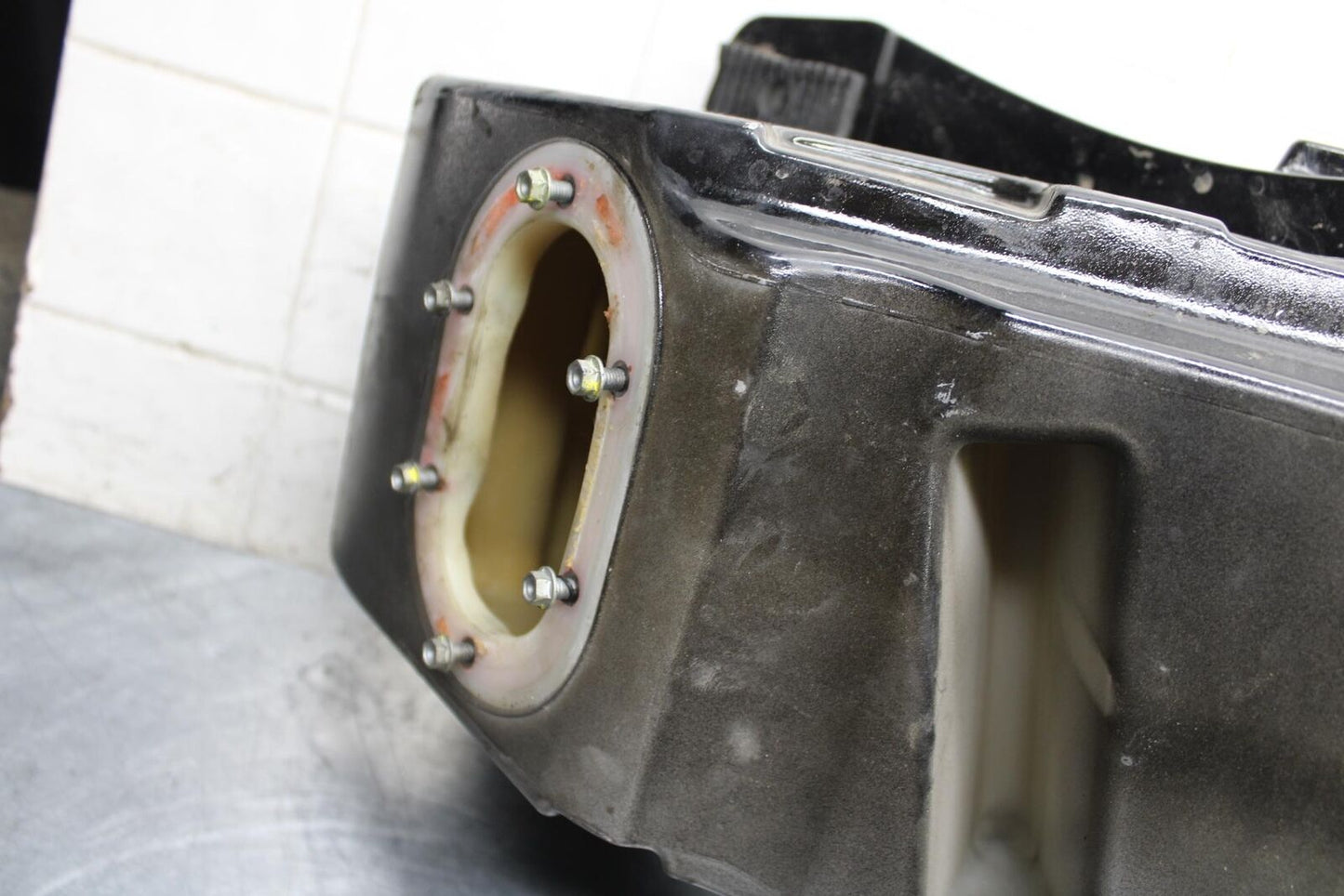 2010 Aprilia RSV4 R GAS TANK FUEL CELL PETROL RESERVOIR BB202
