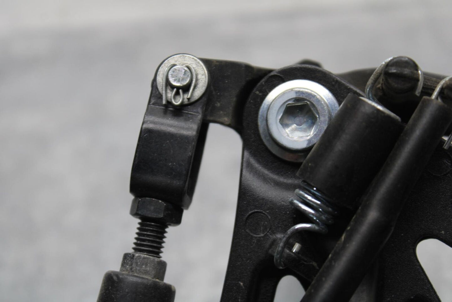 20 SUZUKI GSXR 1000 RIGHT REARSET REAR SET DRIVER FOOT PEG REST STOP BB597