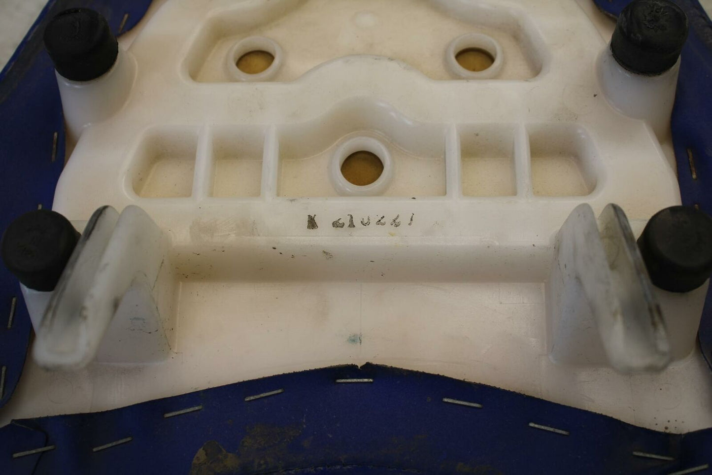 08-09 SUZUKI GSXR600 FRONT DRIVERS SEATSADDLE PILLION 45100-37H00-V45 BB156B