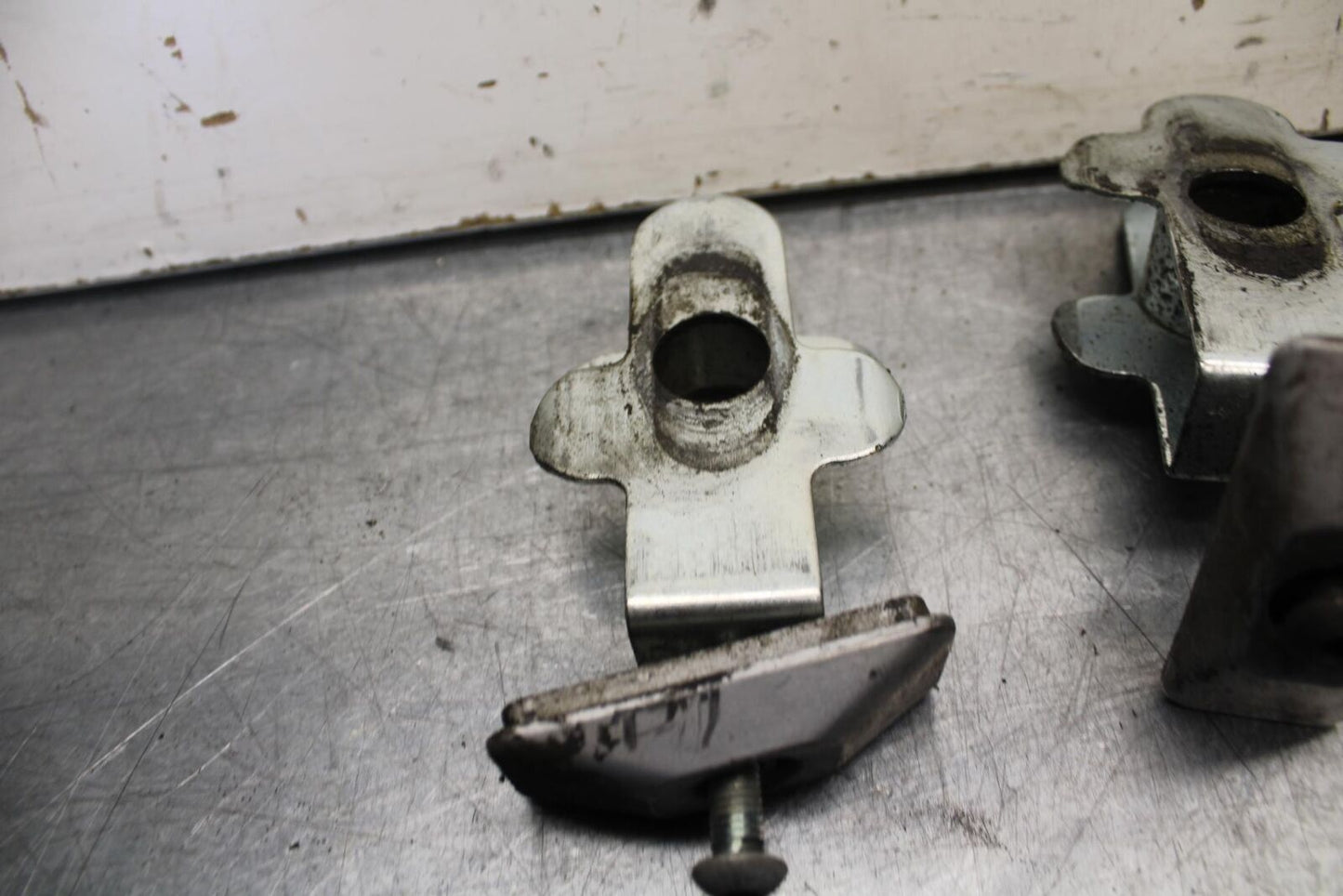1995 Suzuki RF600R SWINGARM CHAIN TENSIONER ADJUSTMENT BRACKETS BB615