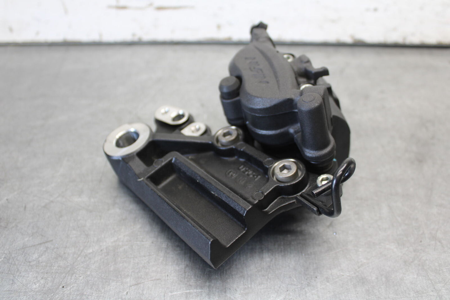18-23 KAWASAKI NINJA 400 REAR BACK BRAKE CALIPER W MOUNT BRACKET BB679