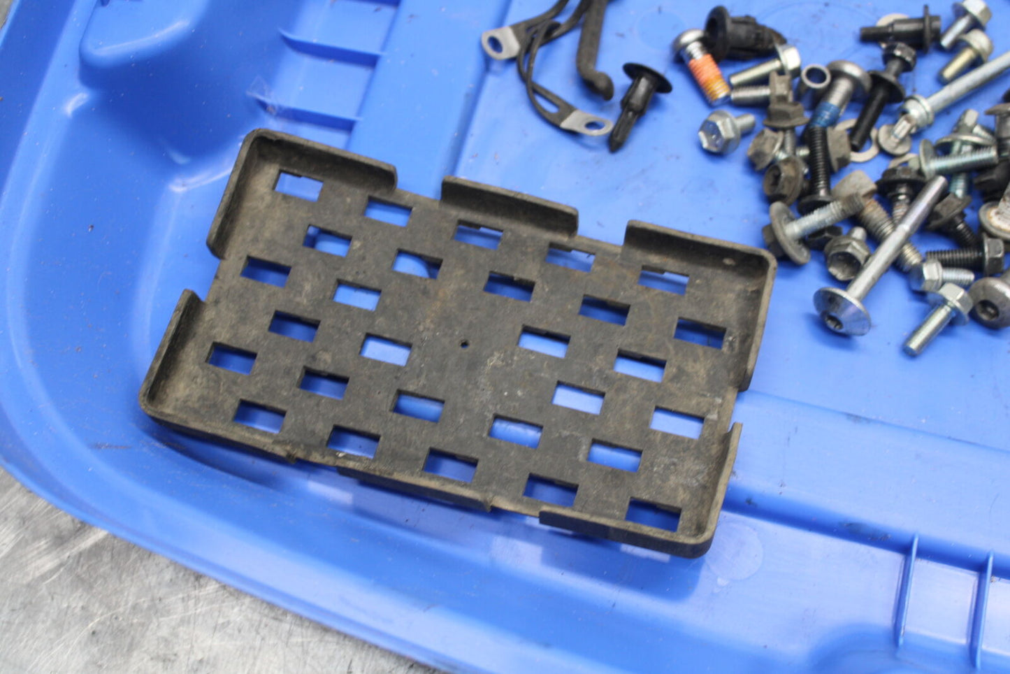 05-08 SUZUKI GSXR1000 MOUNTING BOLTS HARDWARE MOTOR SCREWS BB113