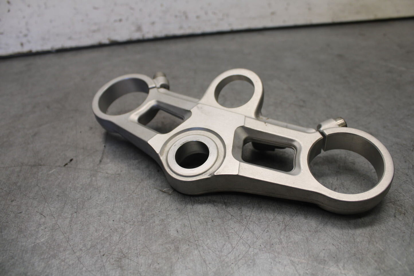 07-08 TRIUMPH DAYTONA 675 FORKS UPPER TRIPLE TREE CLAMP BB685
