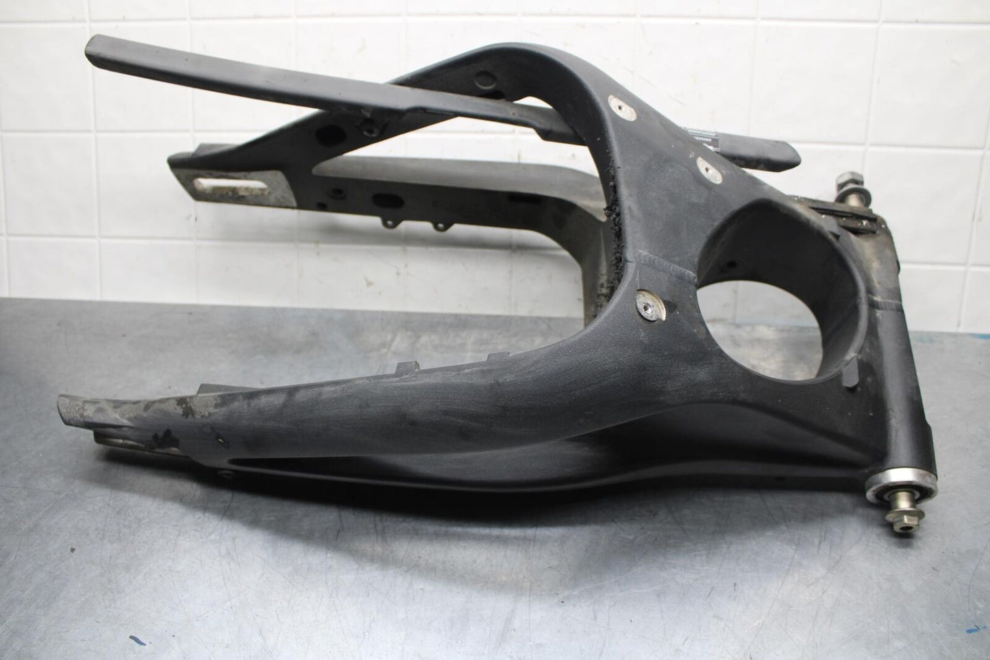 2012 Triumph Daytona 675R REAR SWINGARM BACK SUSPENSION SWING ARM BB589