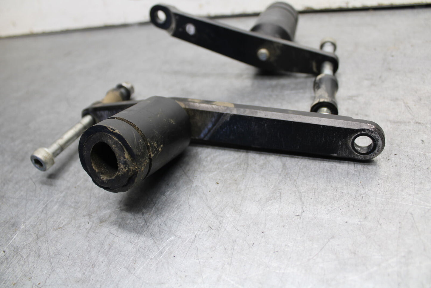 09-11 TRIUMPH DAYTONA 675 AFTERMARKET FRAME SLIDERS SET BB652