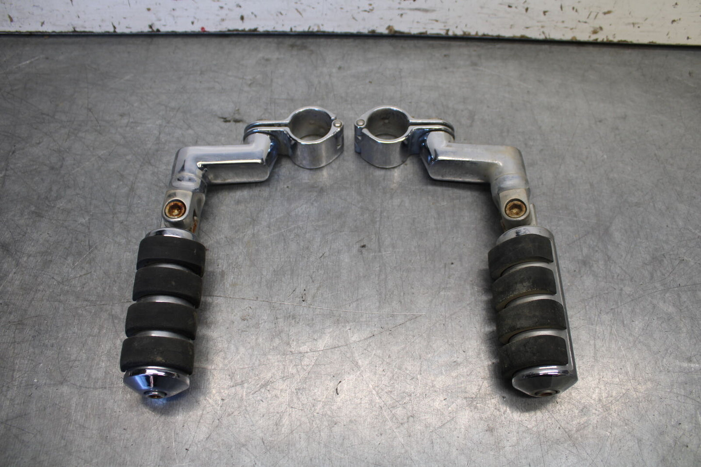 02-04 HONDA VTX1800S FRONT FOOT RESTS PEGS STEPS SET PAIR BB712