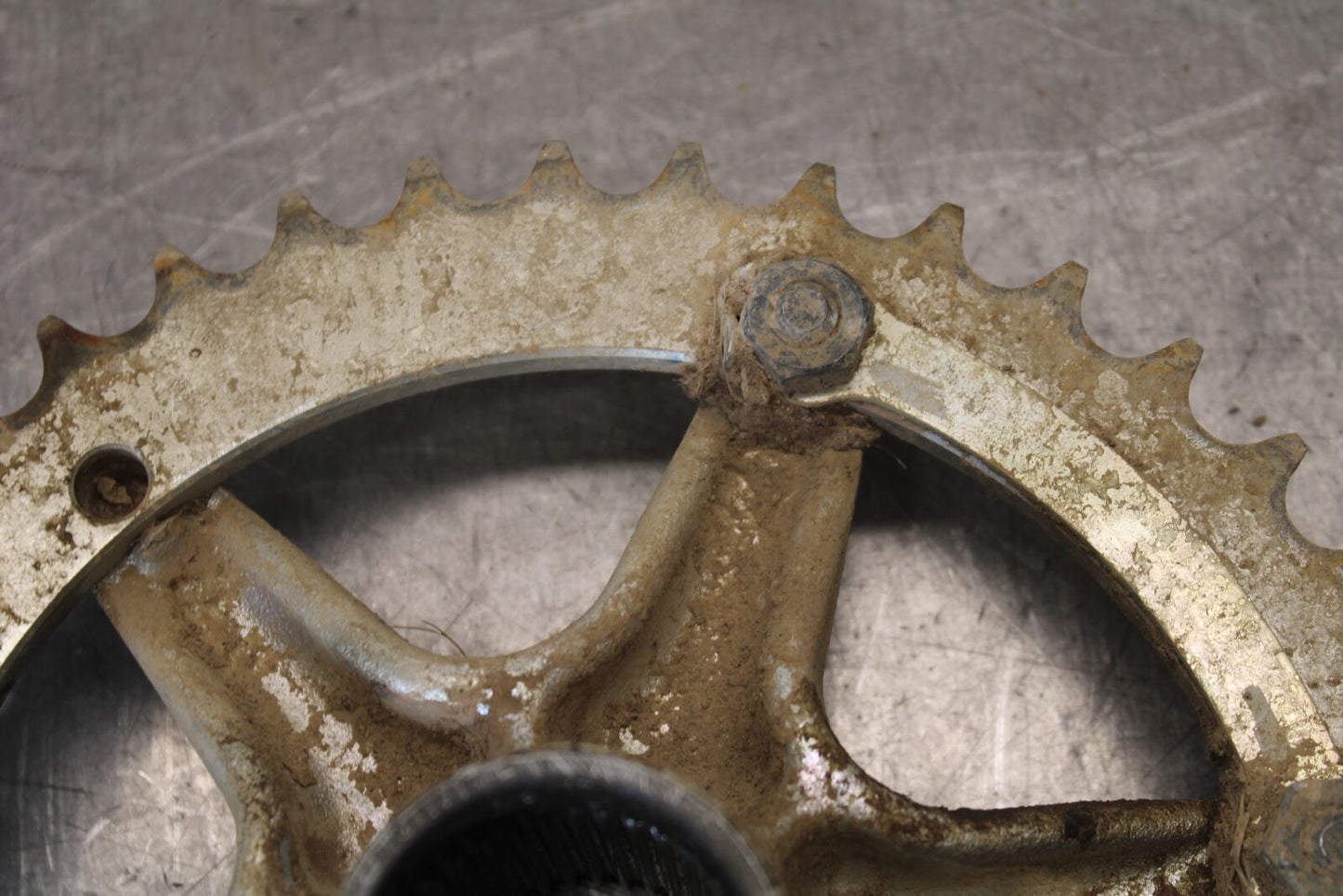01-05 YAMAHA RAPTOR 660R REAR SPROCKET BACK BRAKE DRIVE BRACKET MOUNT HUB BB695