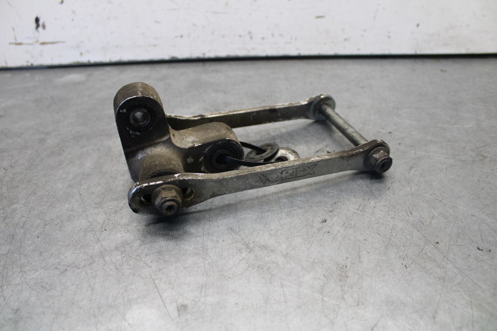 04-05 SUZUKI GSXR600 AFTERMARKET VORTEX REAR SHOCK LINKAGE LINK BB658