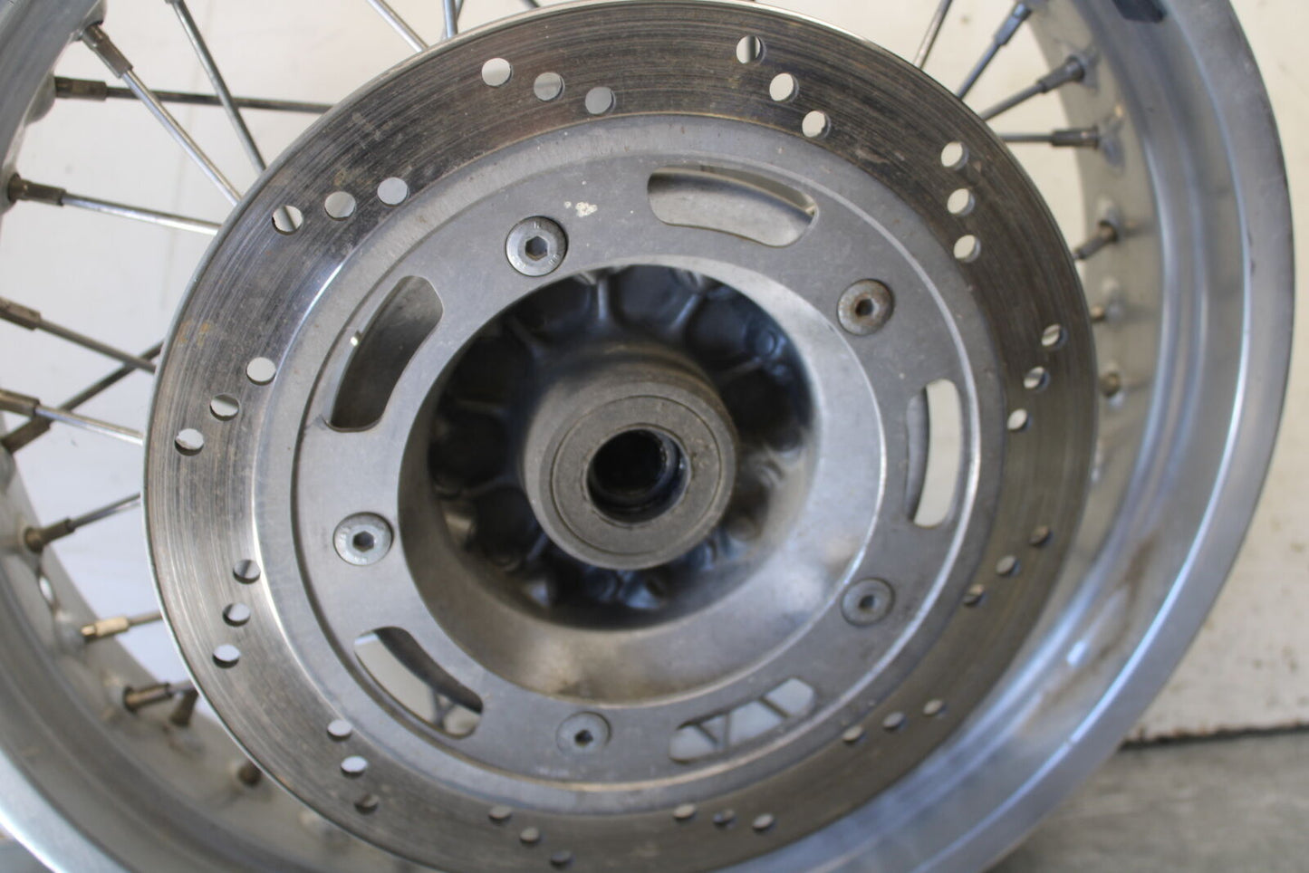 01-06 TRIUMPH TIGER 955I REAR RIM BACK RIM BB693