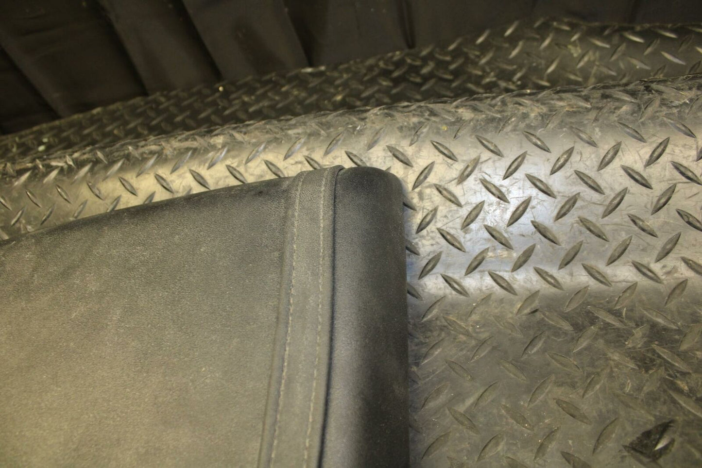 02 SUZUKI GSXR1000 REAR BACK PASSENGER TANDEM SEAT PAD SADDLE PILLION bb171