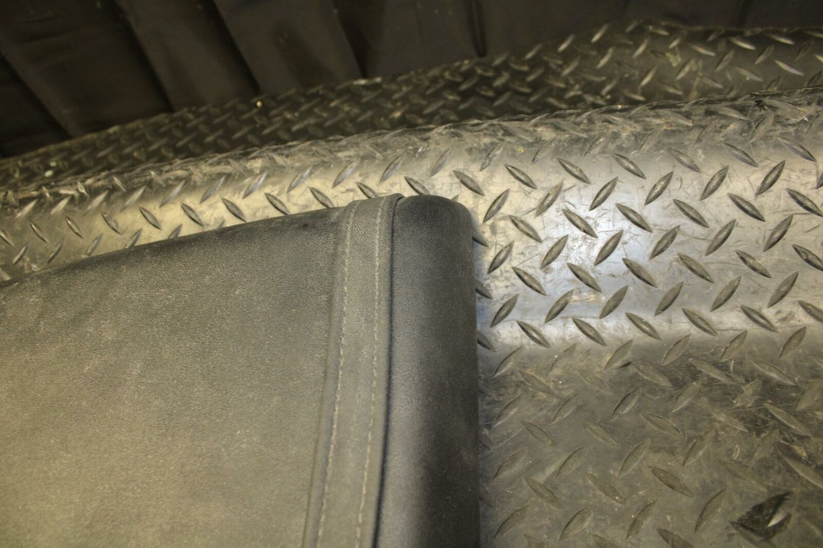 02 SUZUKI GSXR1000 REAR BACK PASSENGER TANDEM SEAT PAD SADDLE PILLION bb171